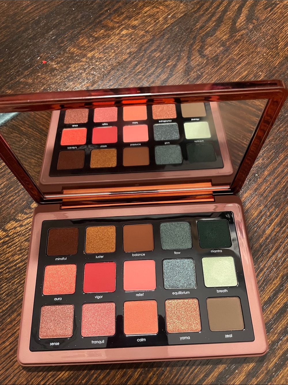 18-Color Women Makeup Eyeshadow Palette in Coral & Green Tones